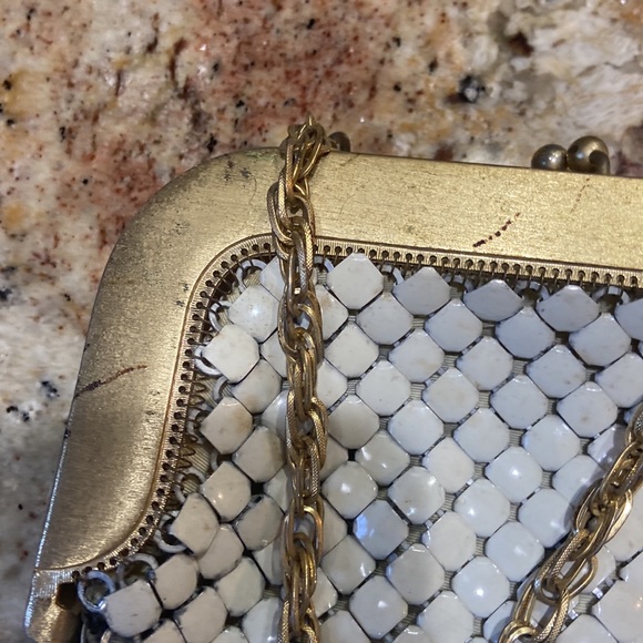 Vintage Whiting and Davis white bag 1970’s - Picture 6 of 11